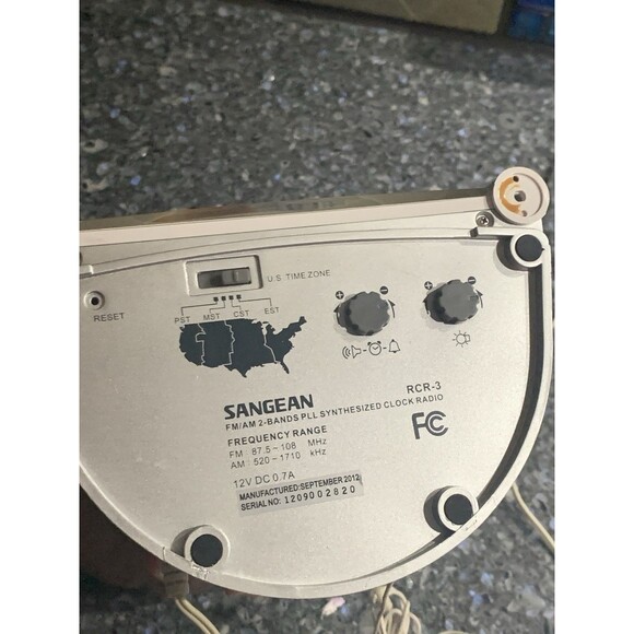 Sangean RCR-3 AM/FM Atomic Digital/Analog Clock Radio - White - Picture 4 of 8